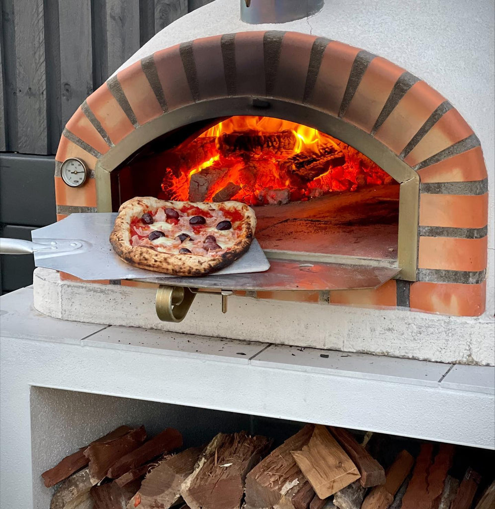 Tips For Cooking In Your Outdoor Pizza Oven